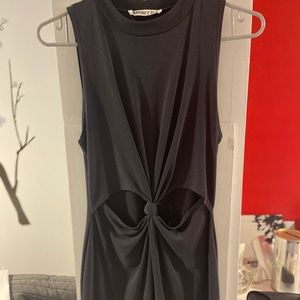 Dress with knot in front